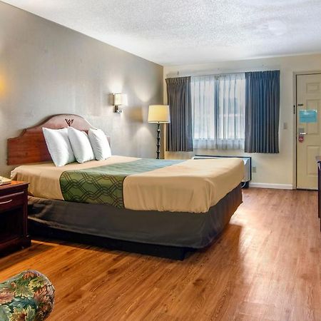 Econo Lodge Inn & Suites Fort Oglethorpe Eksteriør billede