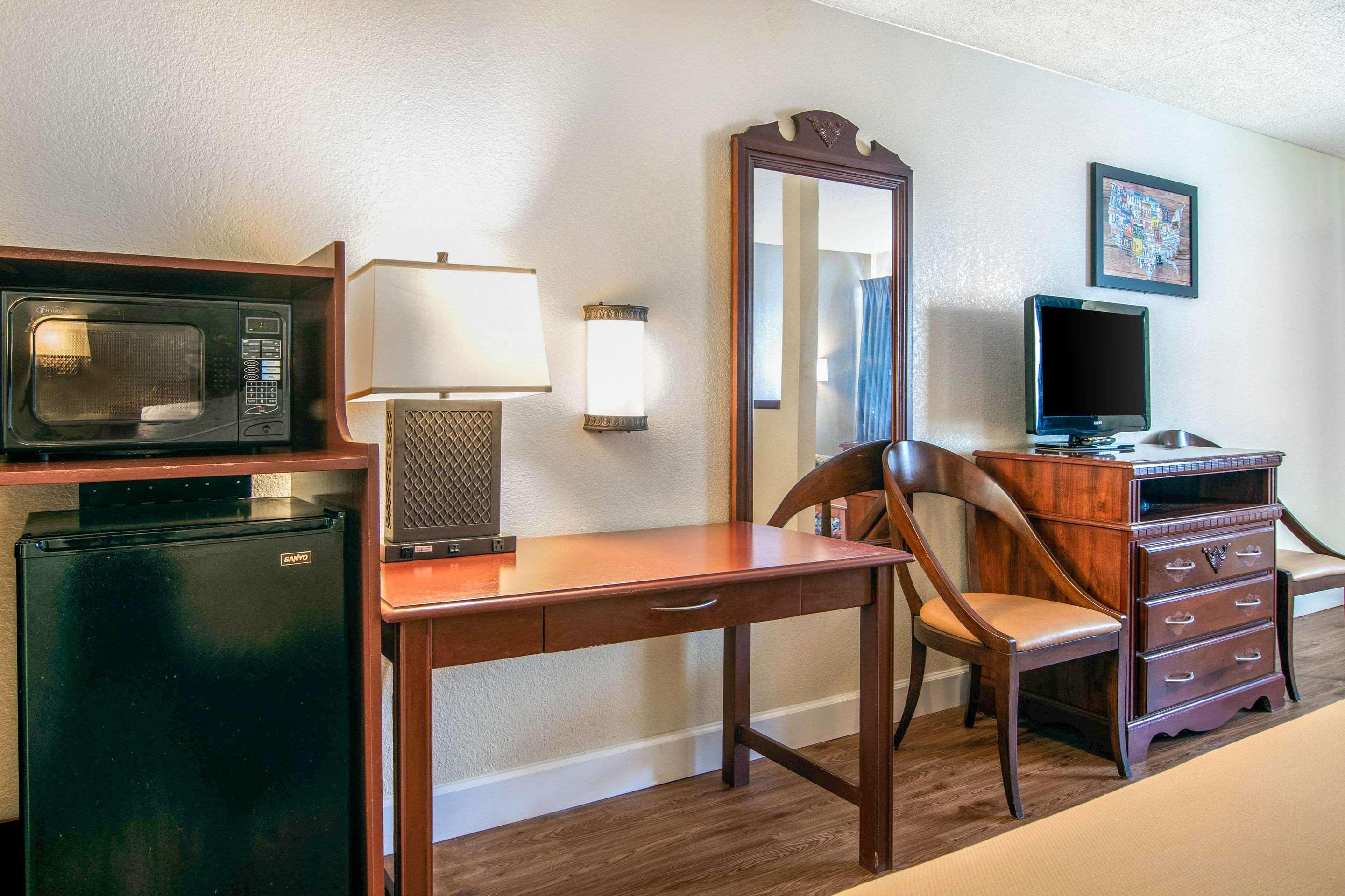 Econo Lodge Inn & Suites Fort Oglethorpe Eksteriør billede