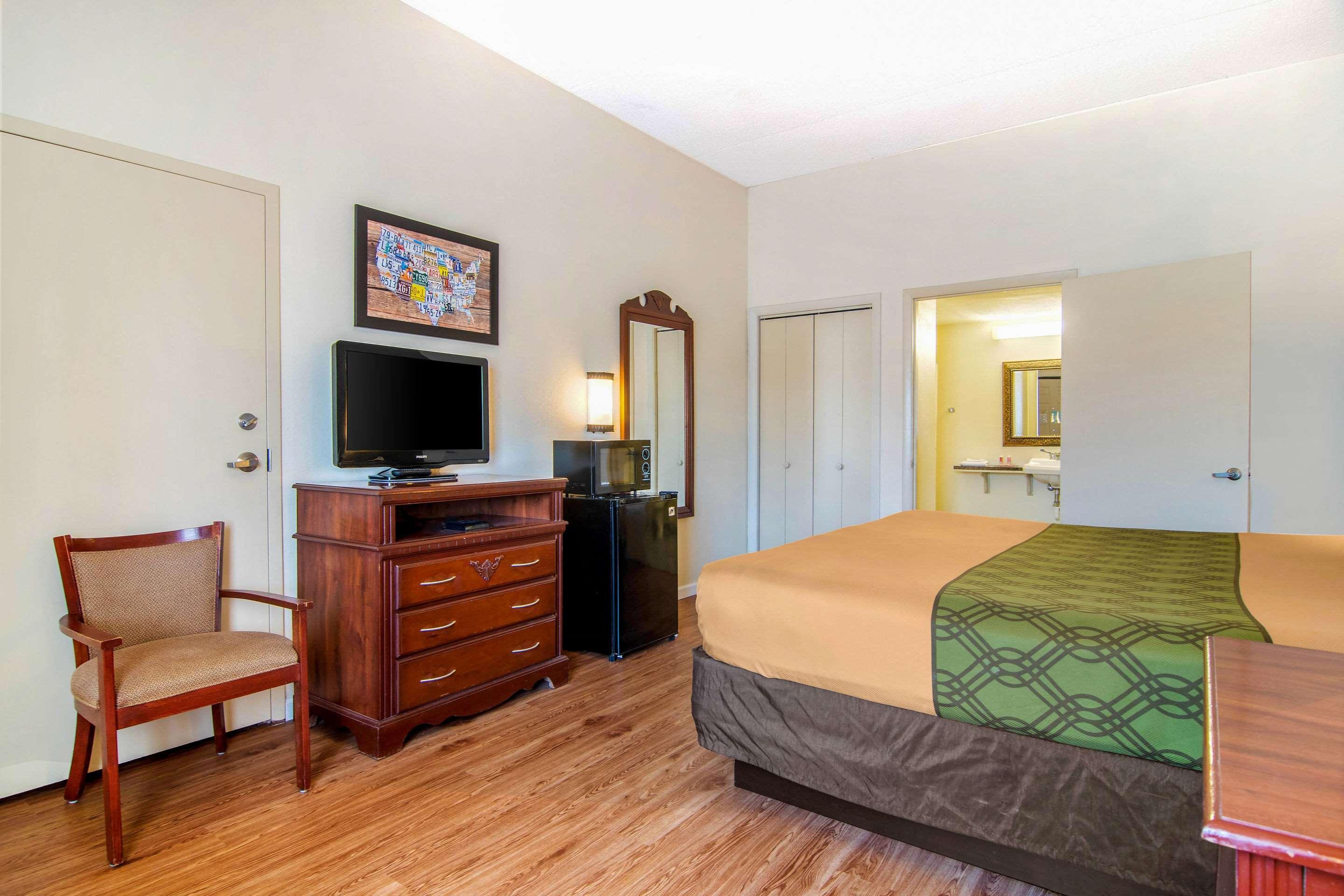 Econo Lodge Inn & Suites Fort Oglethorpe Eksteriør billede