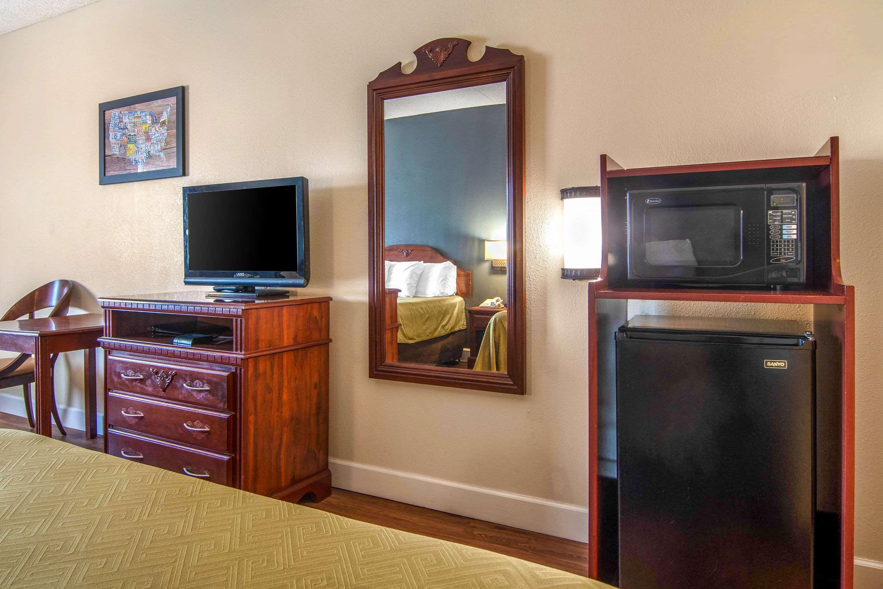 Econo Lodge Inn & Suites Fort Oglethorpe Eksteriør billede