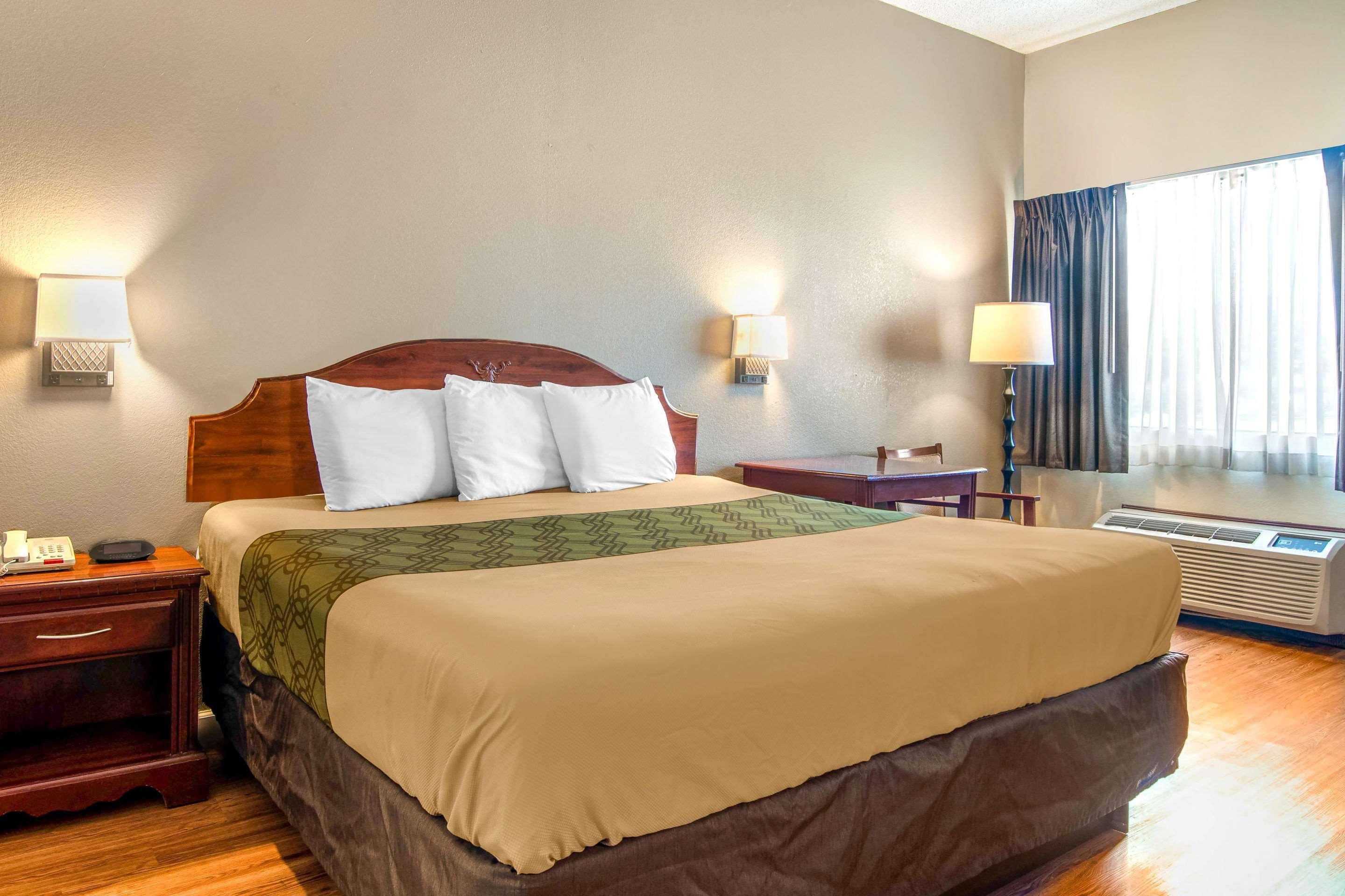 Econo Lodge Inn & Suites Fort Oglethorpe Eksteriør billede