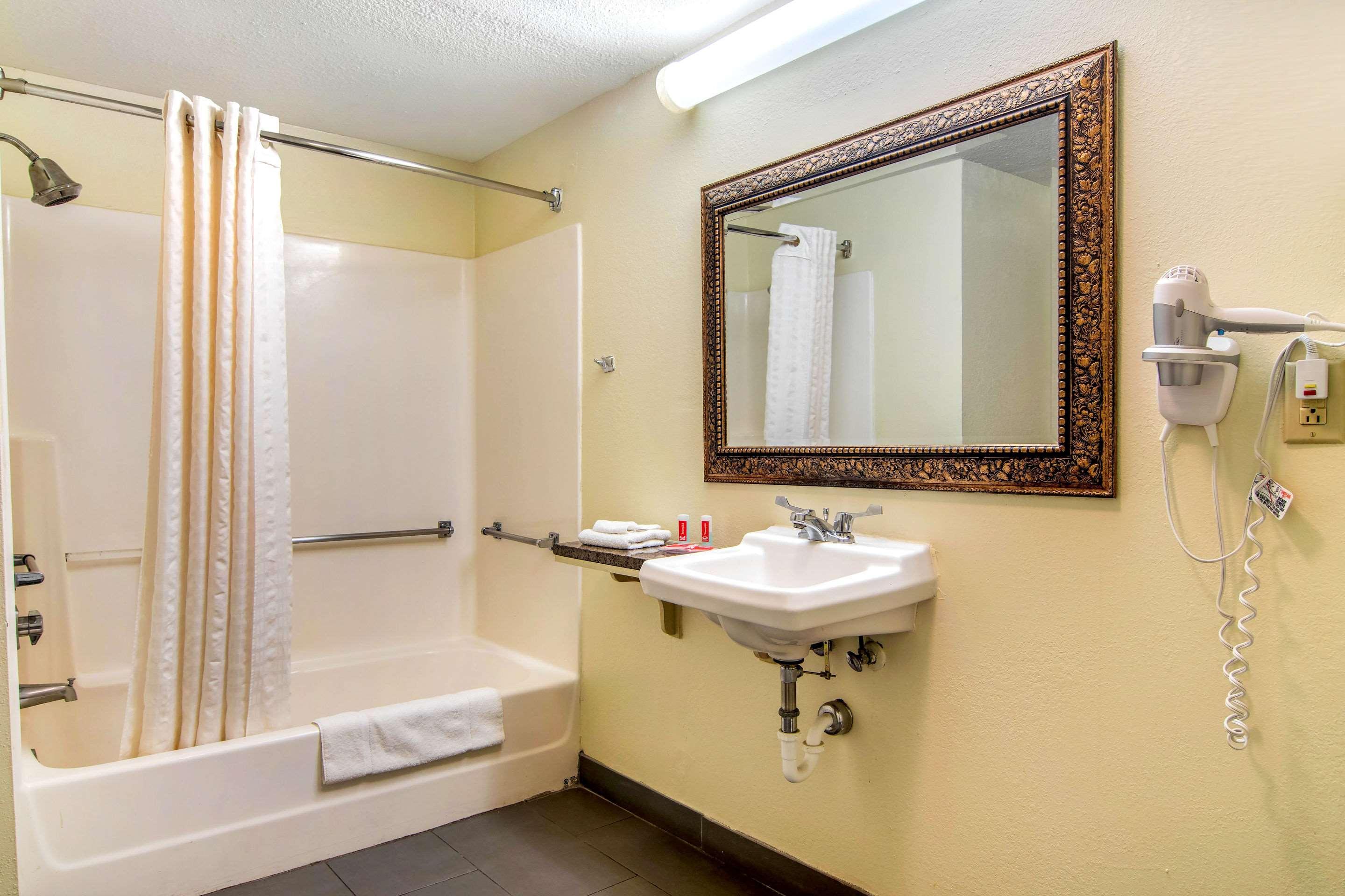 Econo Lodge Inn & Suites Fort Oglethorpe Eksteriør billede