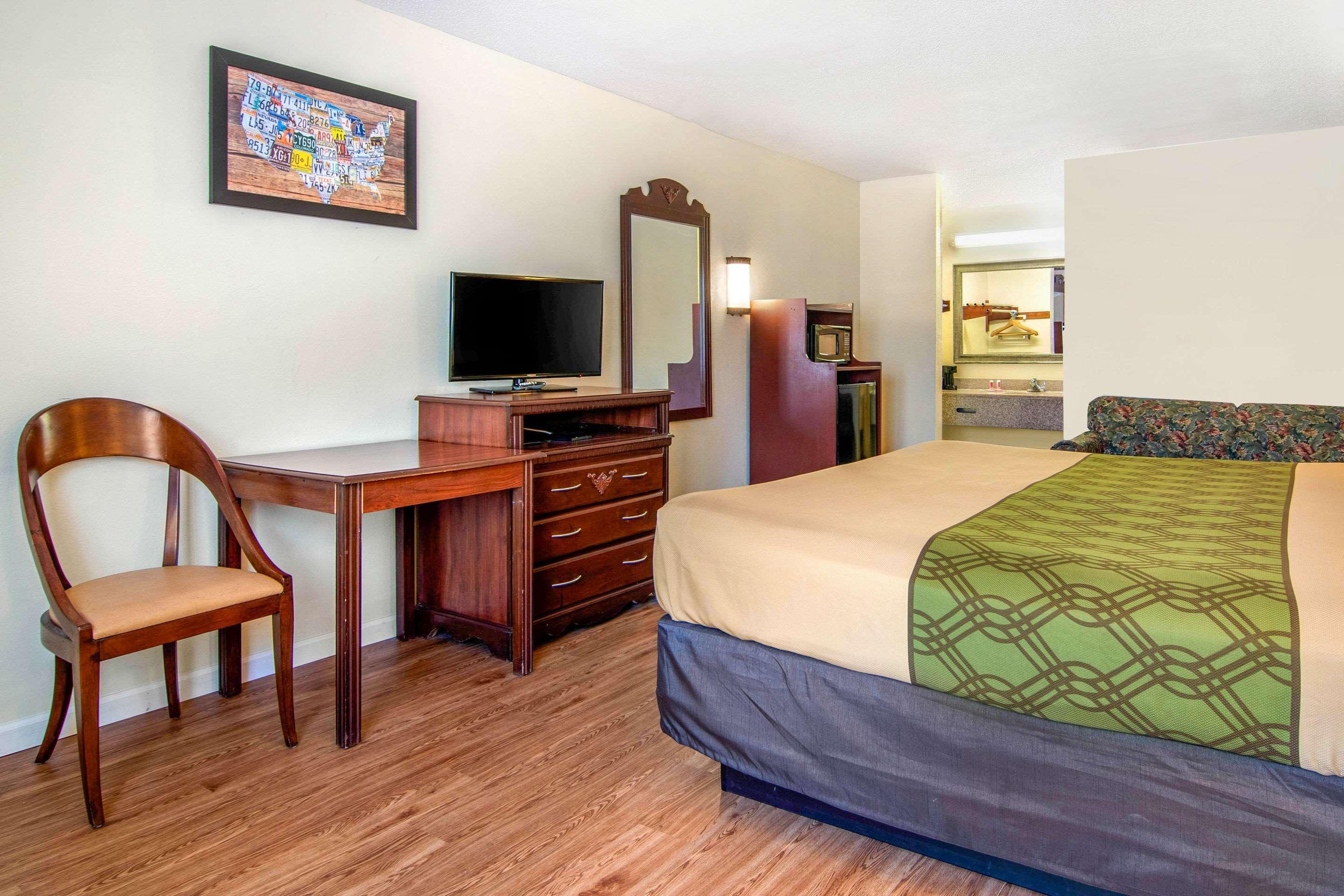 Econo Lodge Inn & Suites Fort Oglethorpe Eksteriør billede