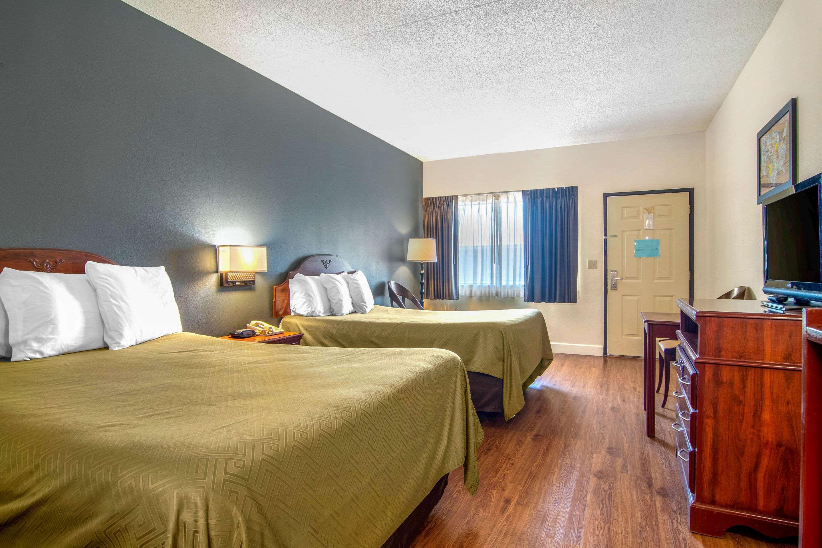 Econo Lodge Inn & Suites Fort Oglethorpe Eksteriør billede