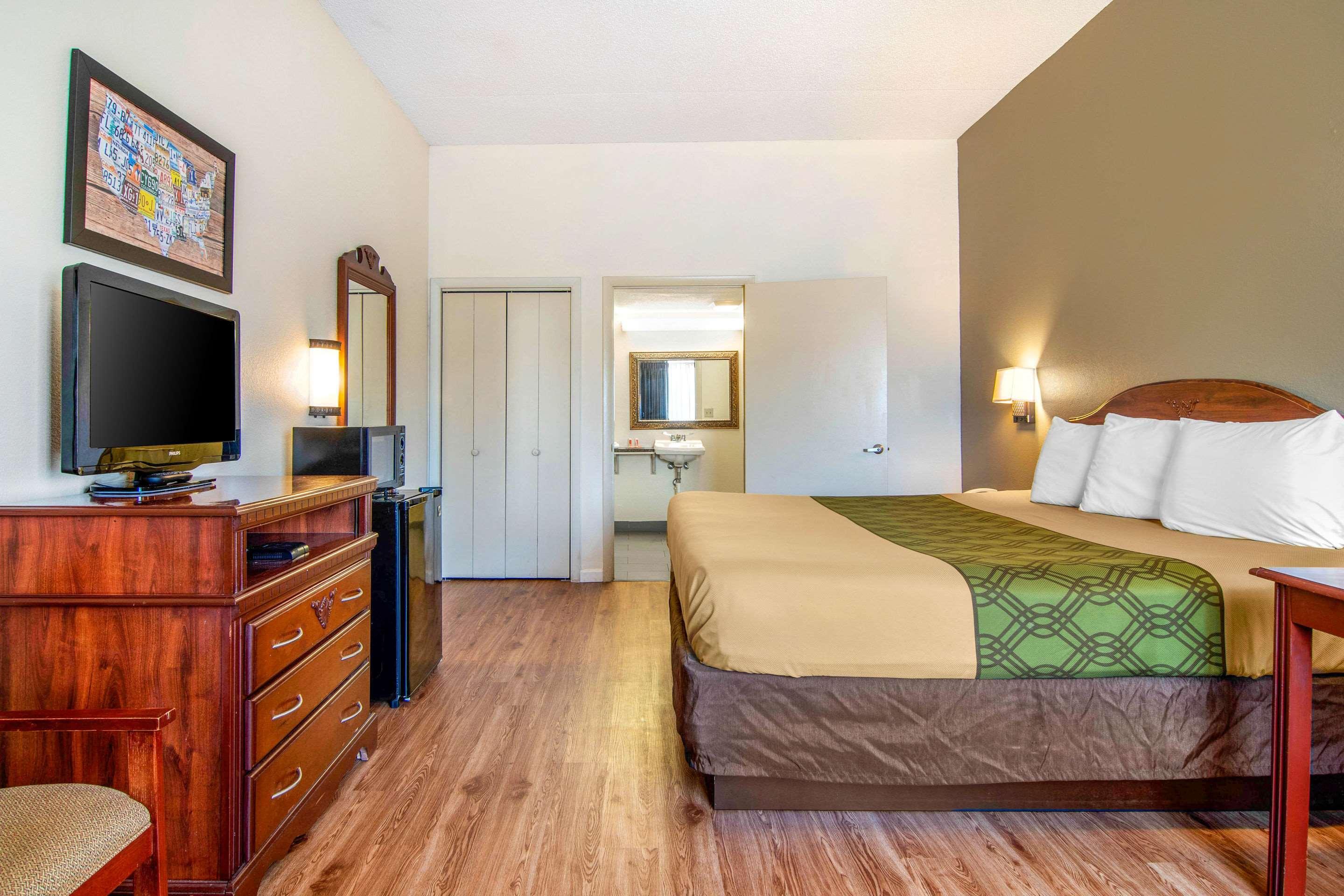 Econo Lodge Inn & Suites Fort Oglethorpe Eksteriør billede