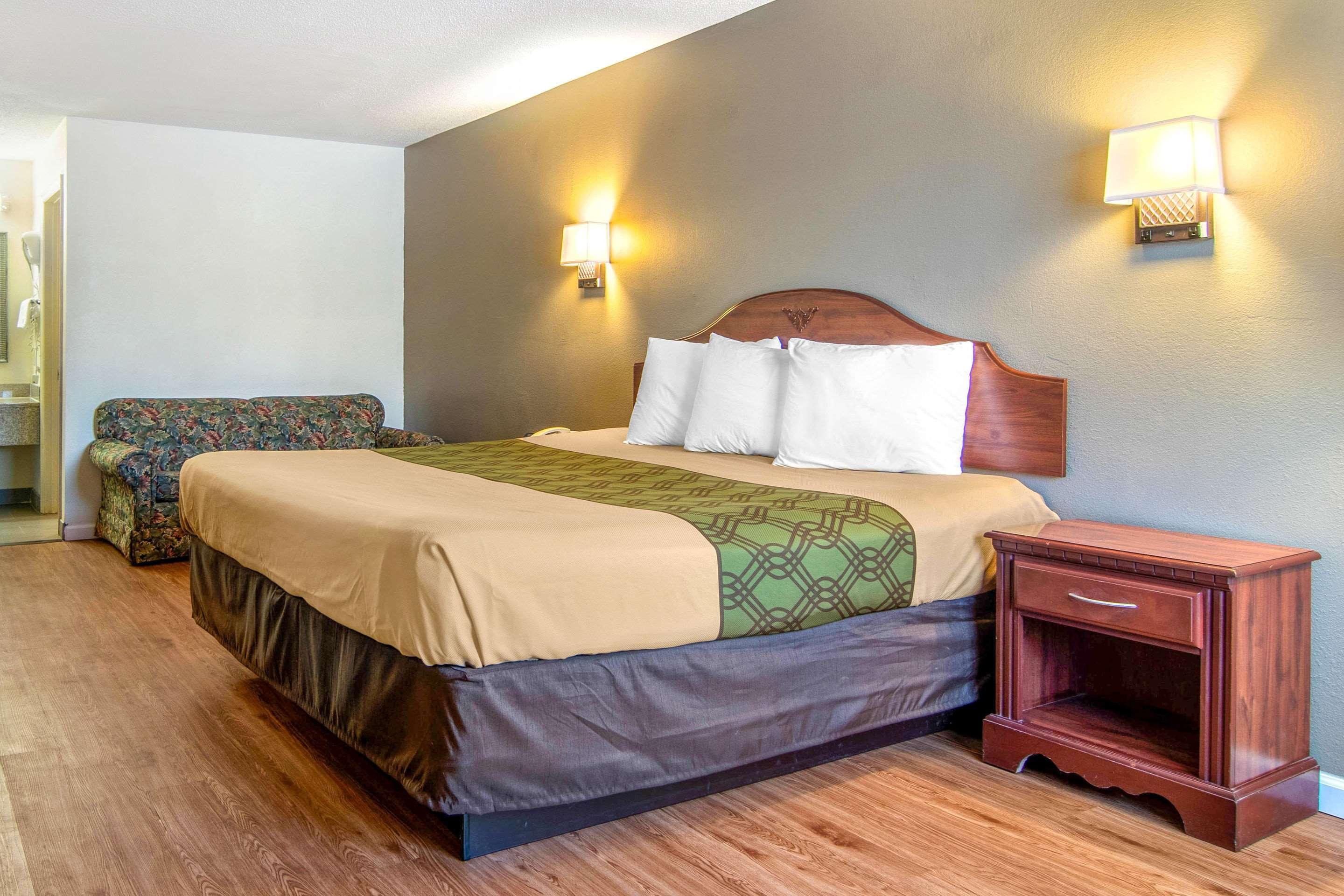Econo Lodge Inn & Suites Fort Oglethorpe Eksteriør billede