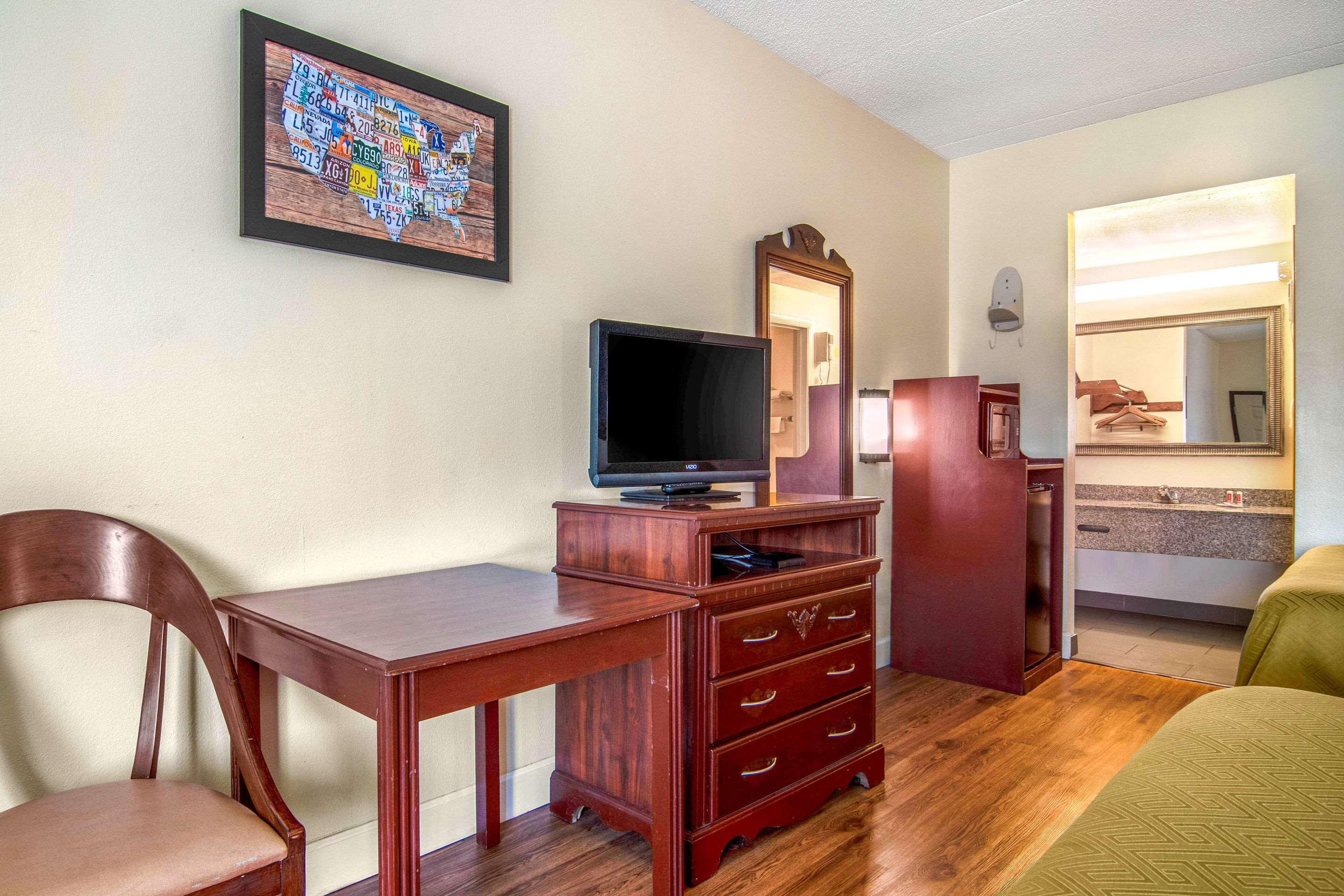 Econo Lodge Inn & Suites Fort Oglethorpe Eksteriør billede