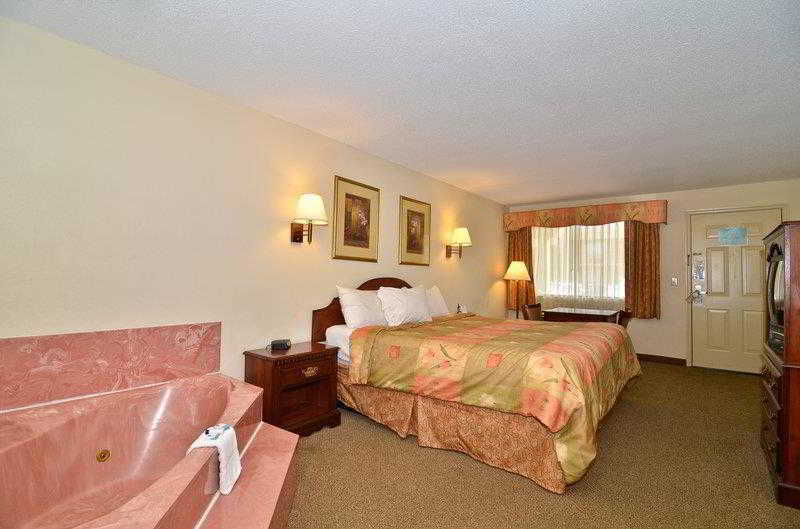 Econo Lodge Inn & Suites Fort Oglethorpe Eksteriør billede