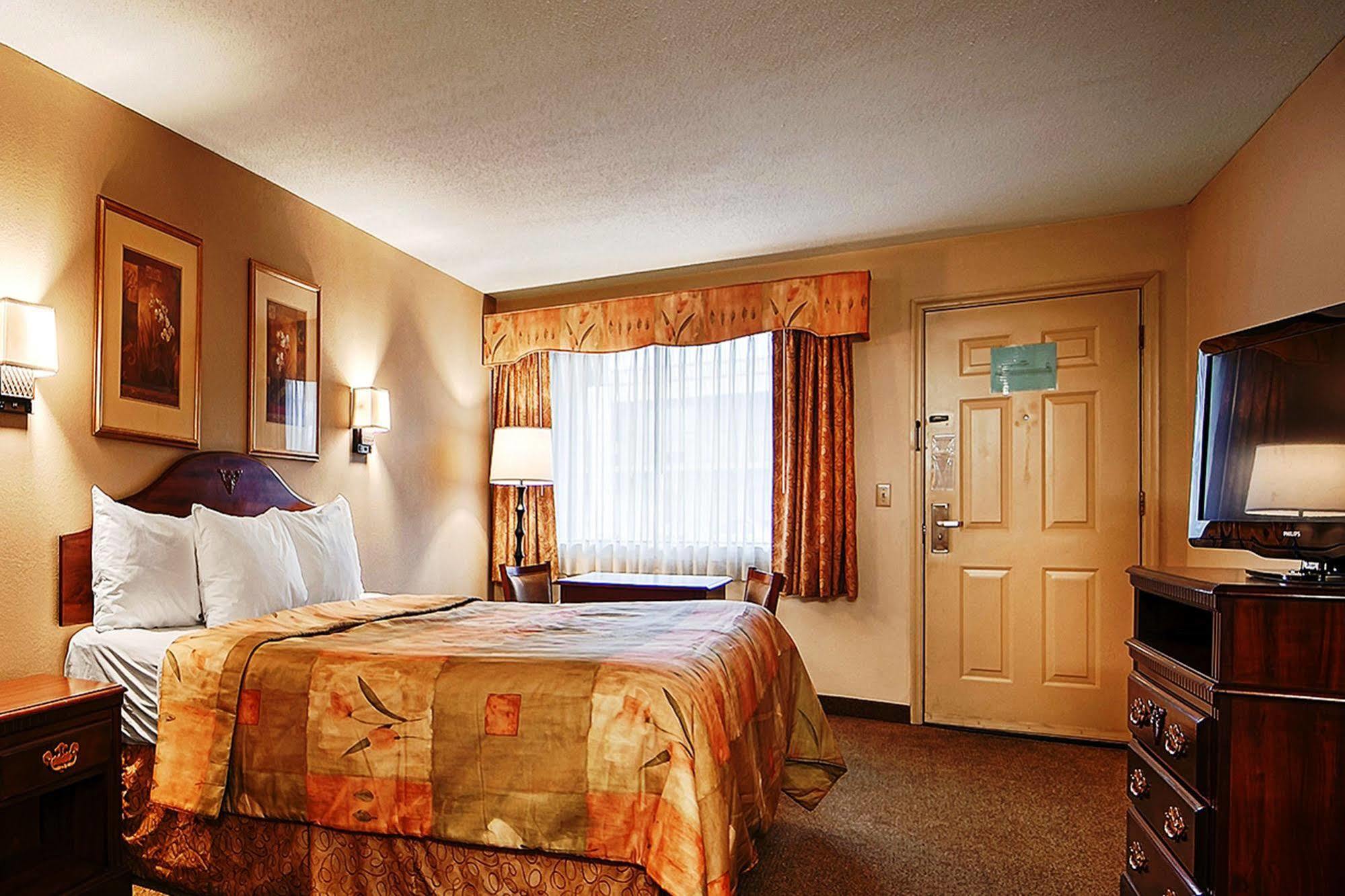 Econo Lodge Inn & Suites Fort Oglethorpe Eksteriør billede