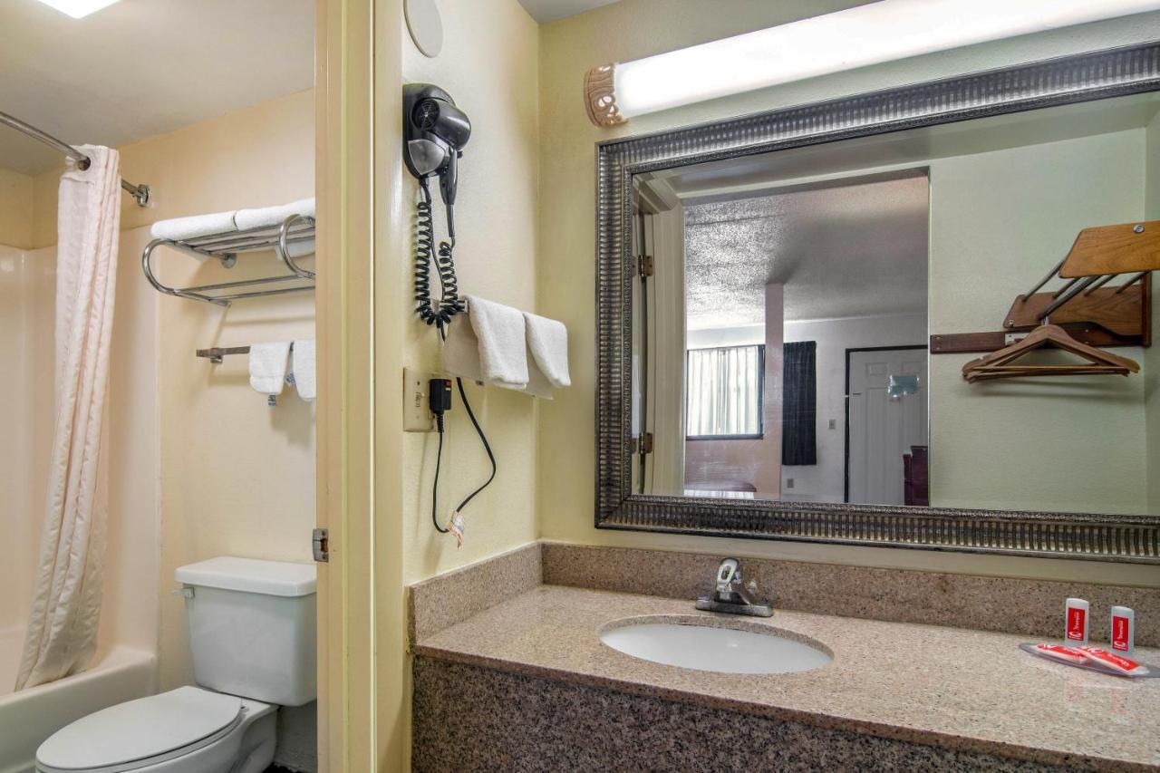 Econo Lodge Inn & Suites Fort Oglethorpe Eksteriør billede