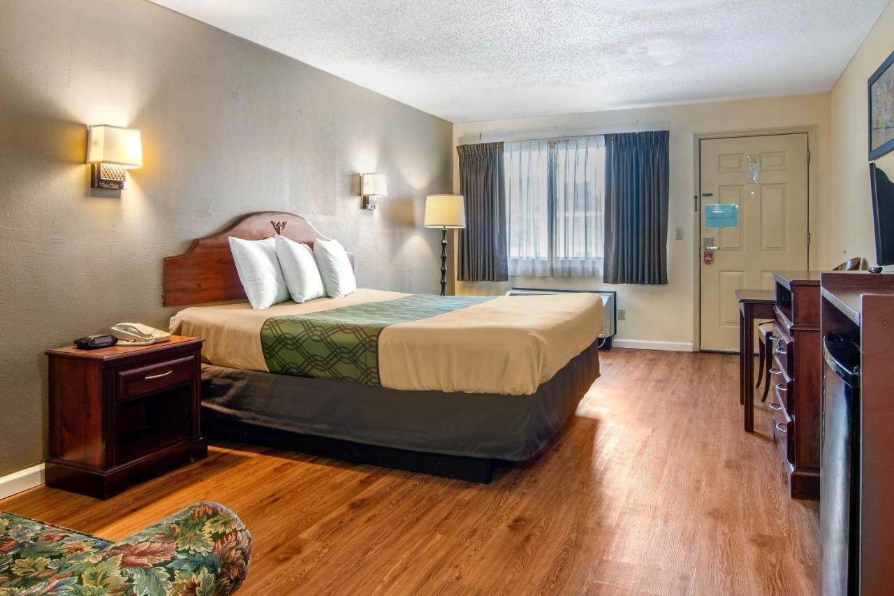 Econo Lodge Inn & Suites Fort Oglethorpe Eksteriør billede